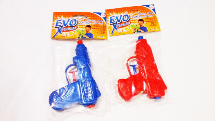 Water Pistol in Blue or Red - Click Image to Close